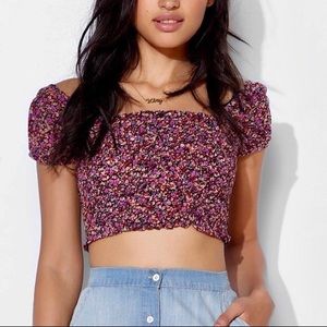 Urban Outfitters Kimchi Blue Floral Ruched Crop Top (Size Small)